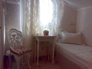 Мини-отель Farneliya club-hotel Черноморск Двухместный номер с 2 отдельными кроватями и общим туалетом-7