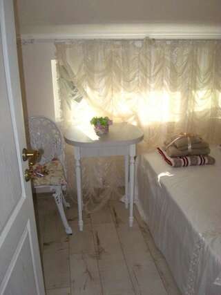 Мини-отель Farneliya club-hotel Черноморск Бюджетный двухместный номер с 1 кроватью-7